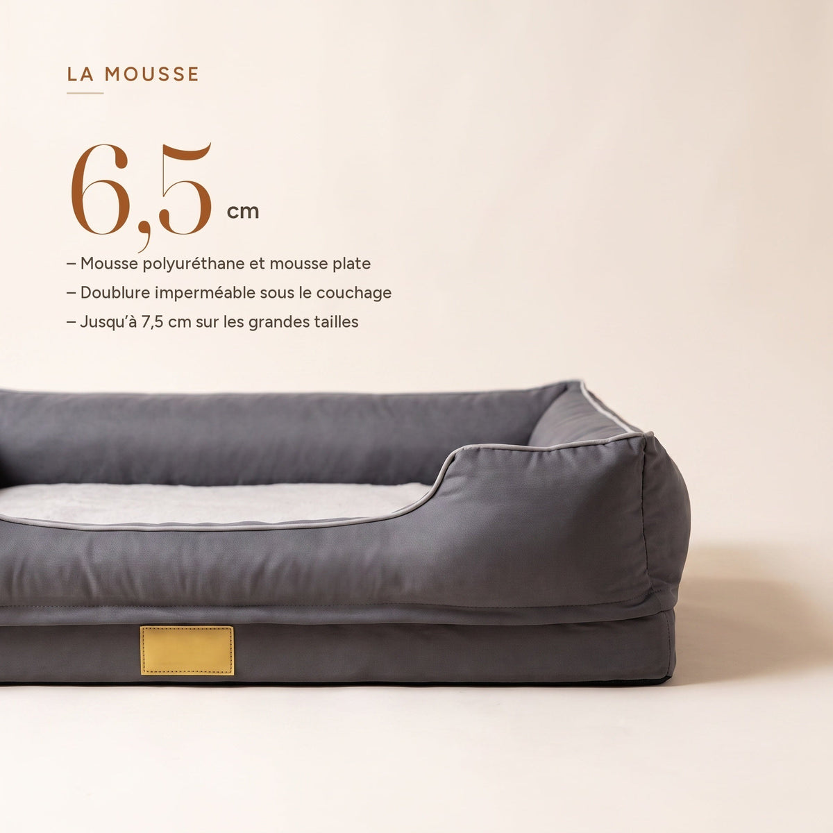 Gros plan sur la mousse d'un couchage orthopédique pour chien